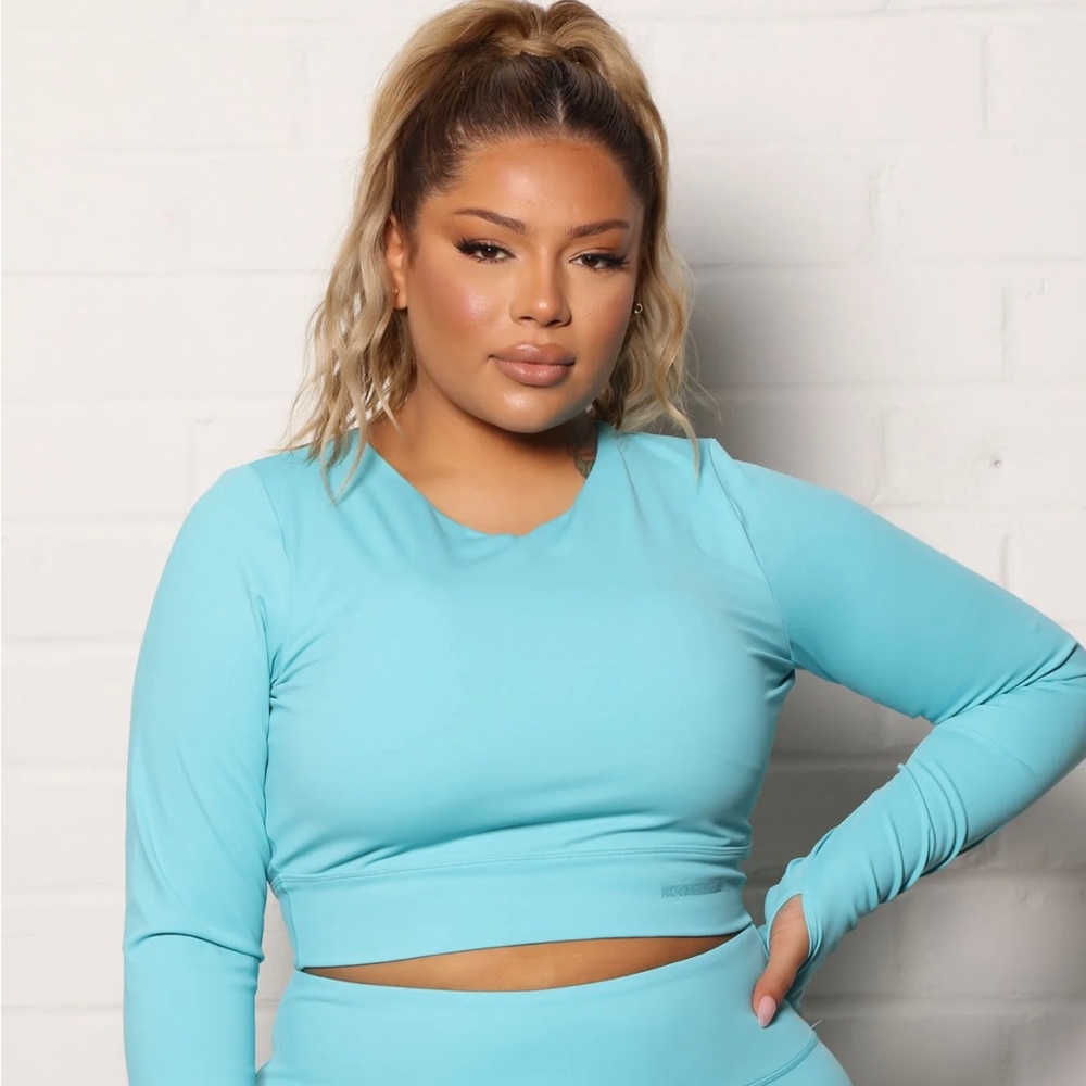 Fashion Nova Crunch Time Active Long Sleeve Crop Top in Sculpt Tech